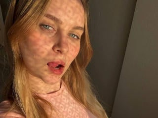Watch  MiaLux-hot live on XLoveCam