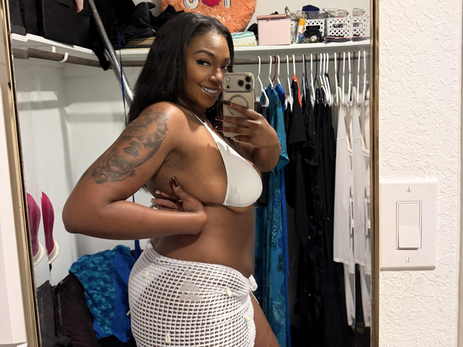 SunnyMochaQueen — live cam photo 2
