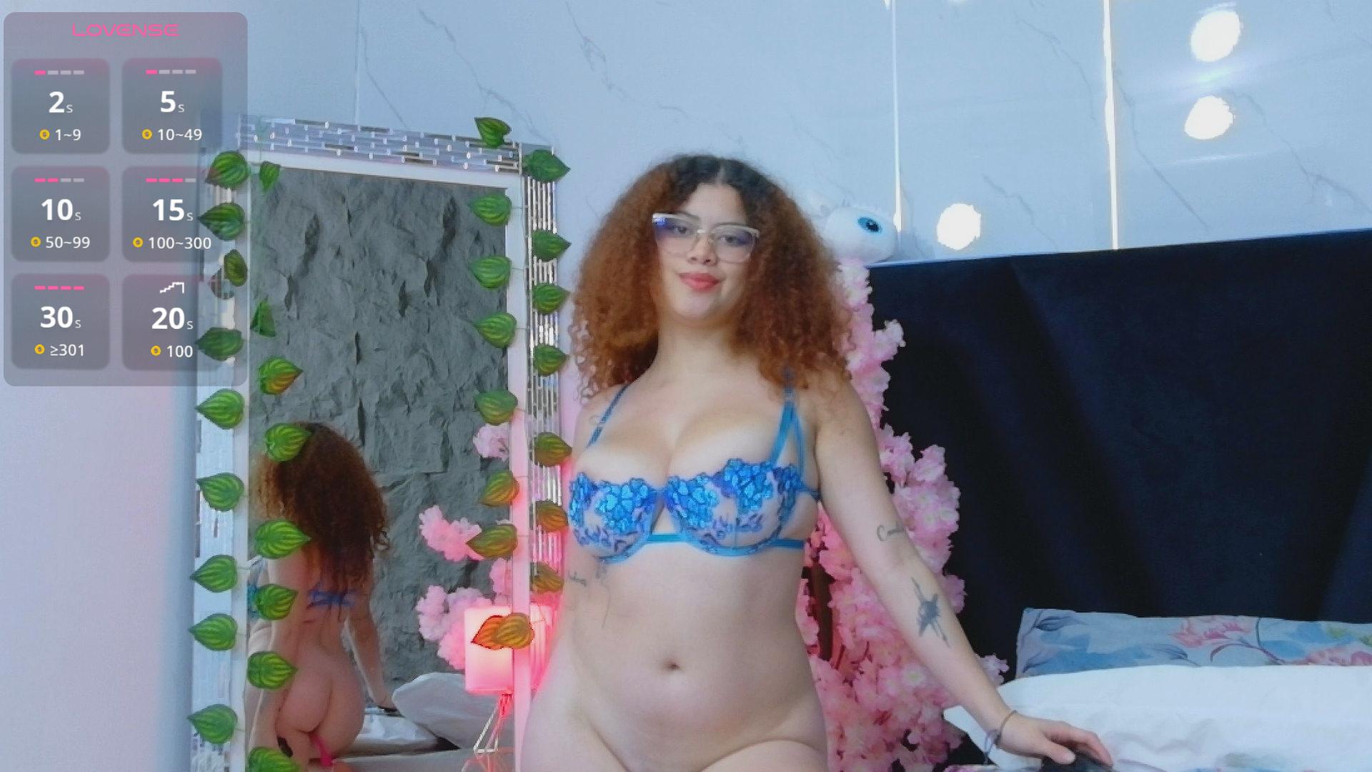 webcam model HoneyHipsss from XloveCam webcam model HoneyHipsss from XloveCam