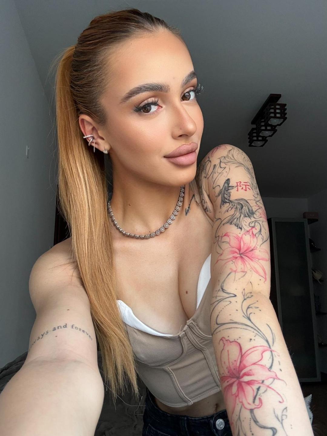 webcam model MarissaFex from XloveCam webcam model MarissaFex from XloveCam