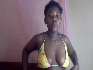 Watch PrettyGilyee Live on XLoveCam
