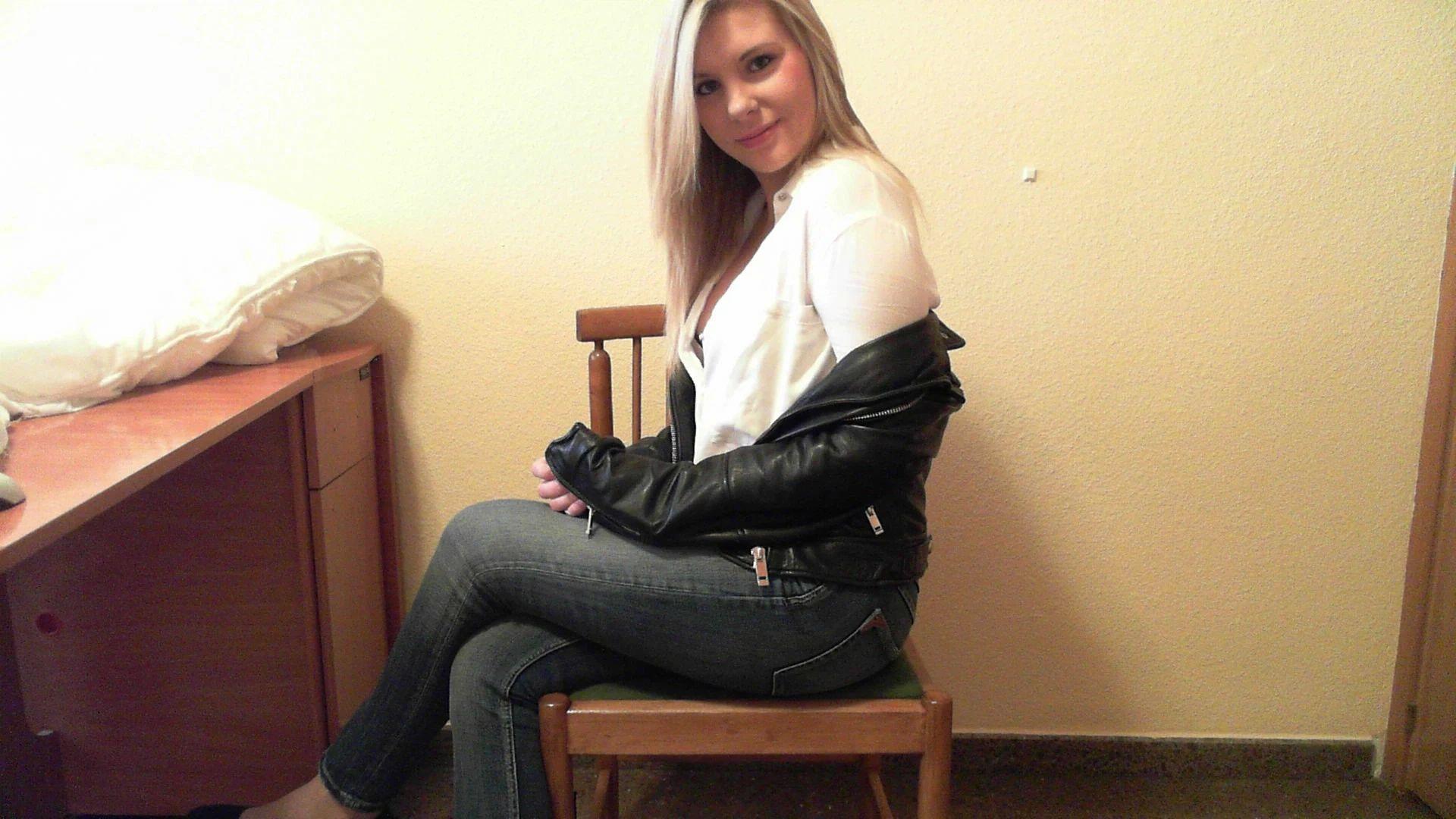 webcam model StudentinHot-hot from XloveCam webcam model StudentinHot-hot from XloveCam