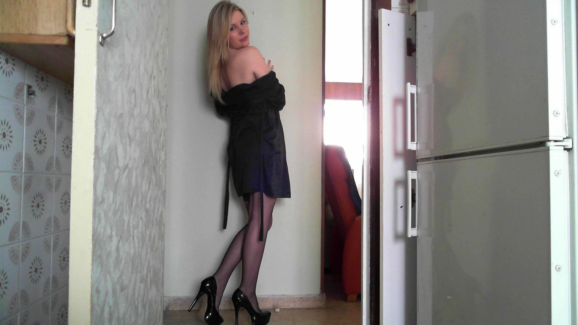 webcam model StudentinHot-hot from XloveCam webcam model StudentinHot-hot from XloveCam