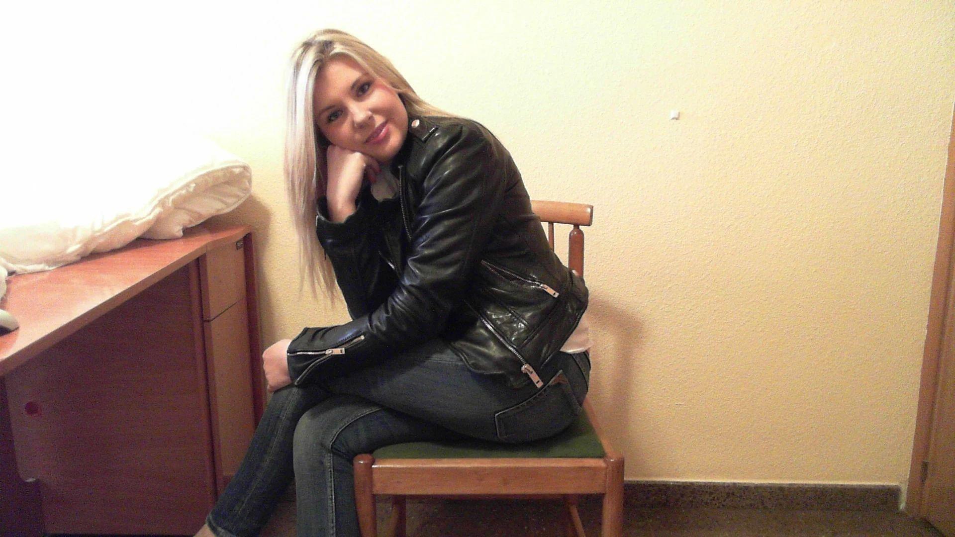 webcam model StudentinHot-hot from XloveCam webcam model StudentinHot-hot from XloveCam