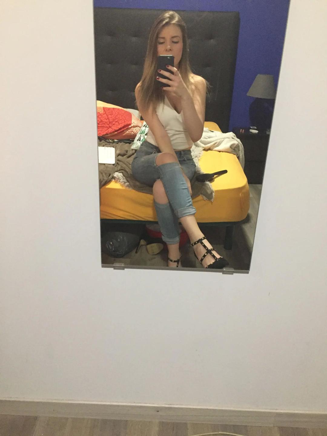 webcam model StudentinHot-hot from XloveCam webcam model StudentinHot-hot from XloveCam