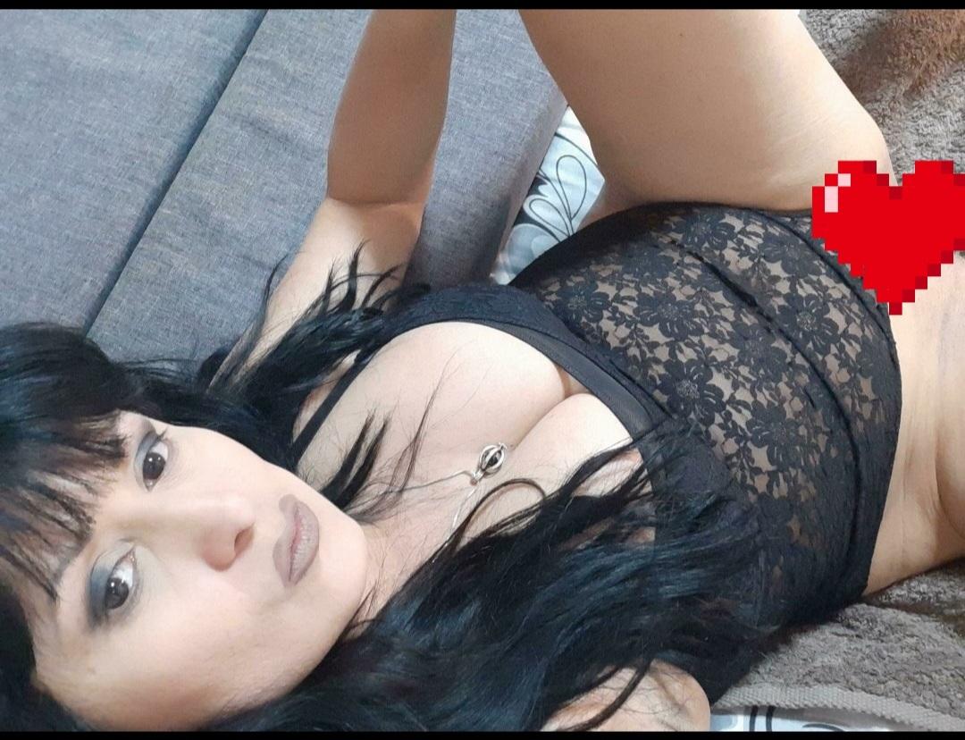 webcam model YummyTitss from XloveCam webcam model YummyTitss from XloveCam
