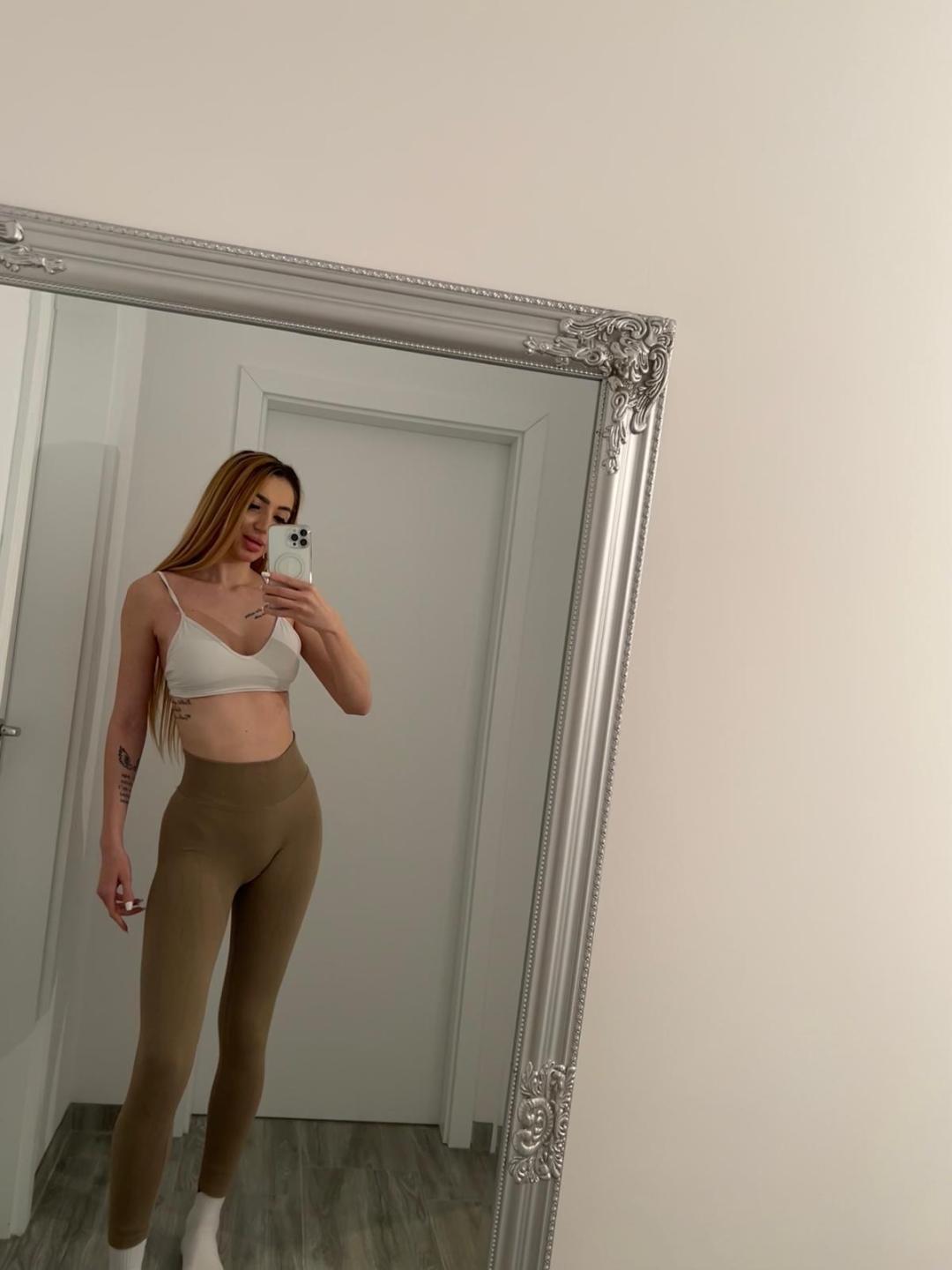 webcam model KarmaaArms from XloveCam webcam model KarmaaArms from XloveCam