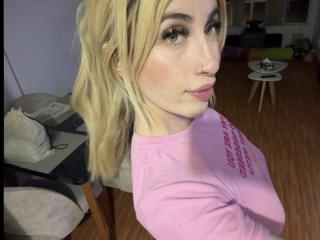 SammyViolet Blowjob XXX Cams - Photo 12/21