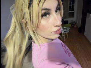 SammyViolet Blowjob XXX Cams - Photo 11/21
