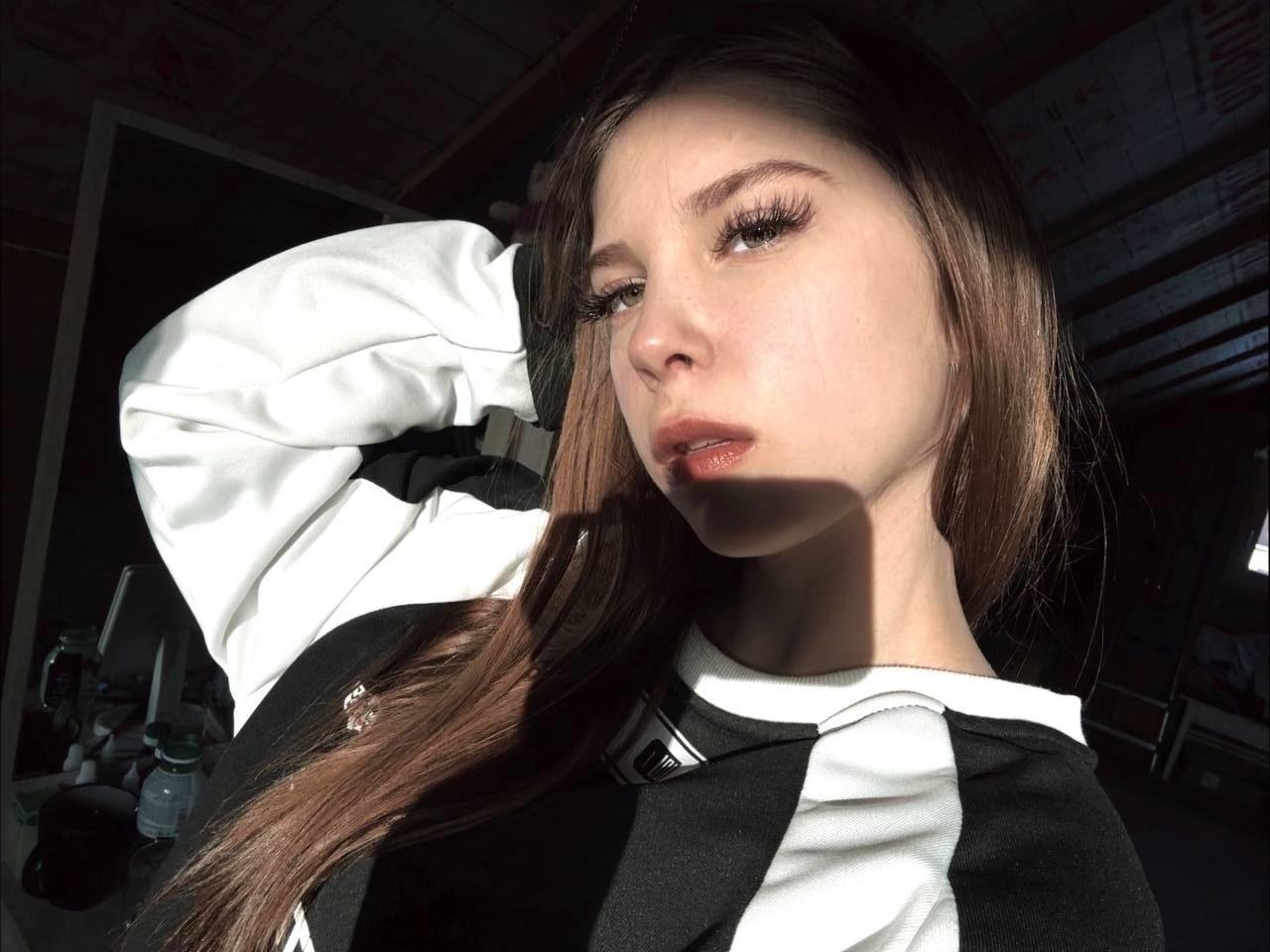 webcam model DanaeEgger from XloveCam webcam model DanaeEgger from XloveCam