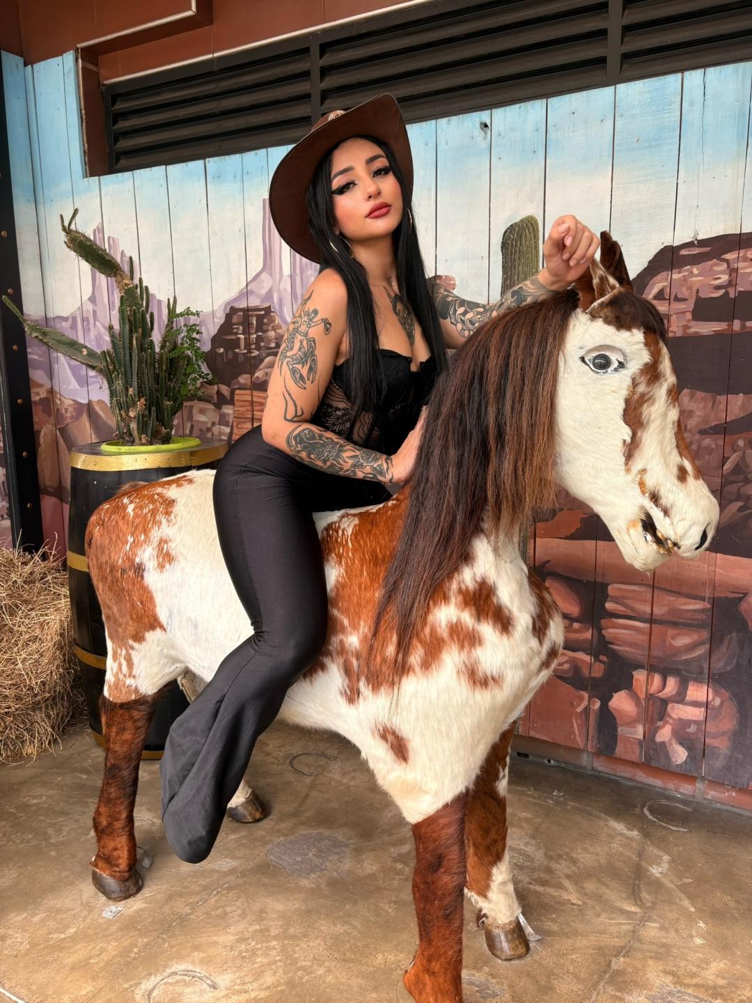 webcam model ScarletFeline from XloveCam webcam model ScarletFeline from XloveCam