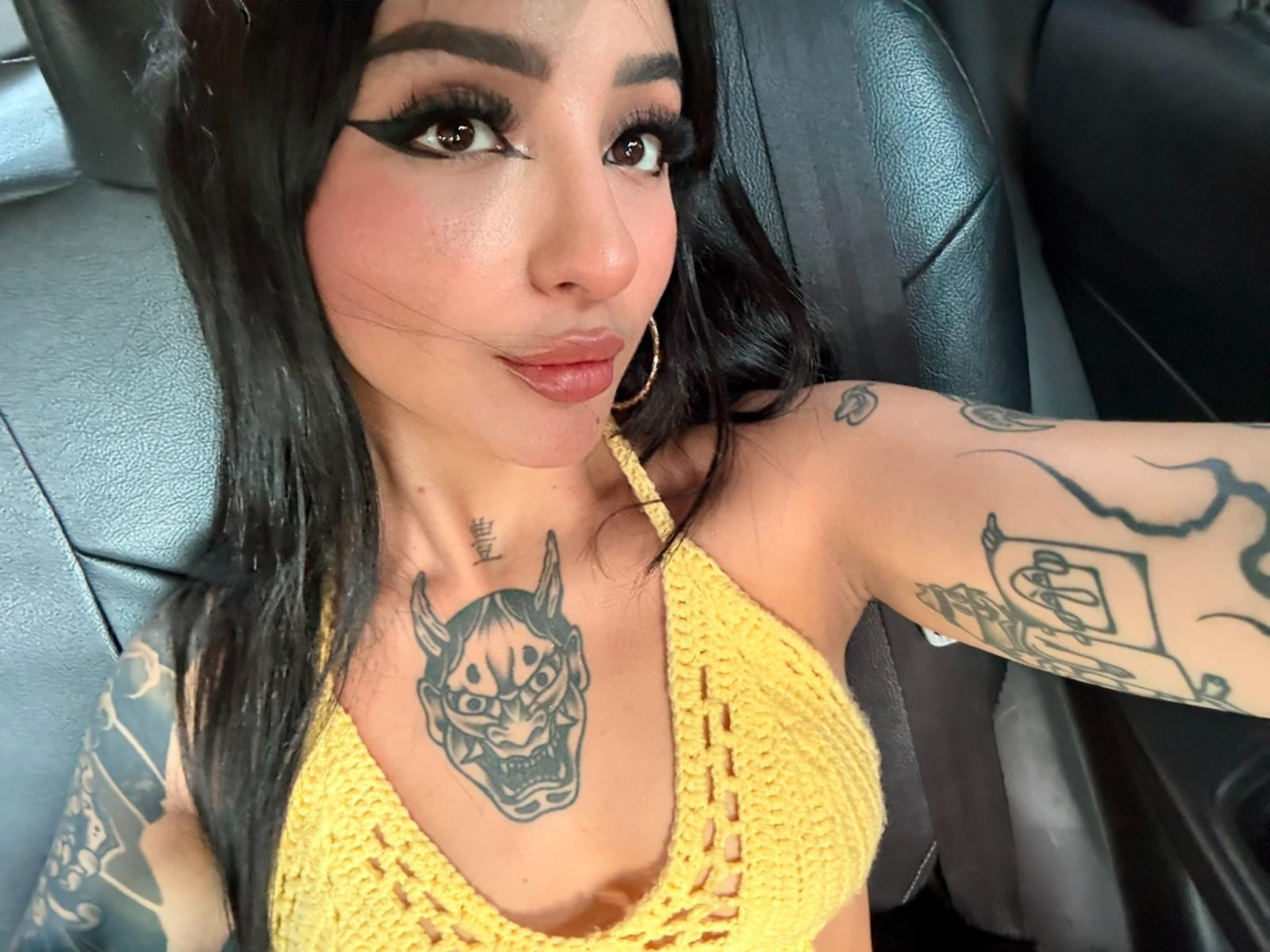 ScarletFeline — live cam photo 5