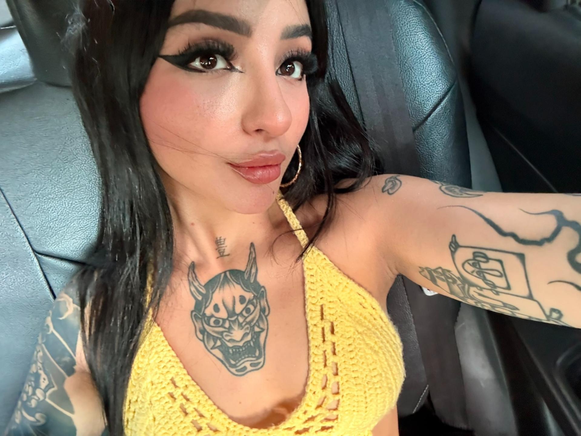 webcam model ScarletFeline from XloveCam webcam model ScarletFeline from XloveCam