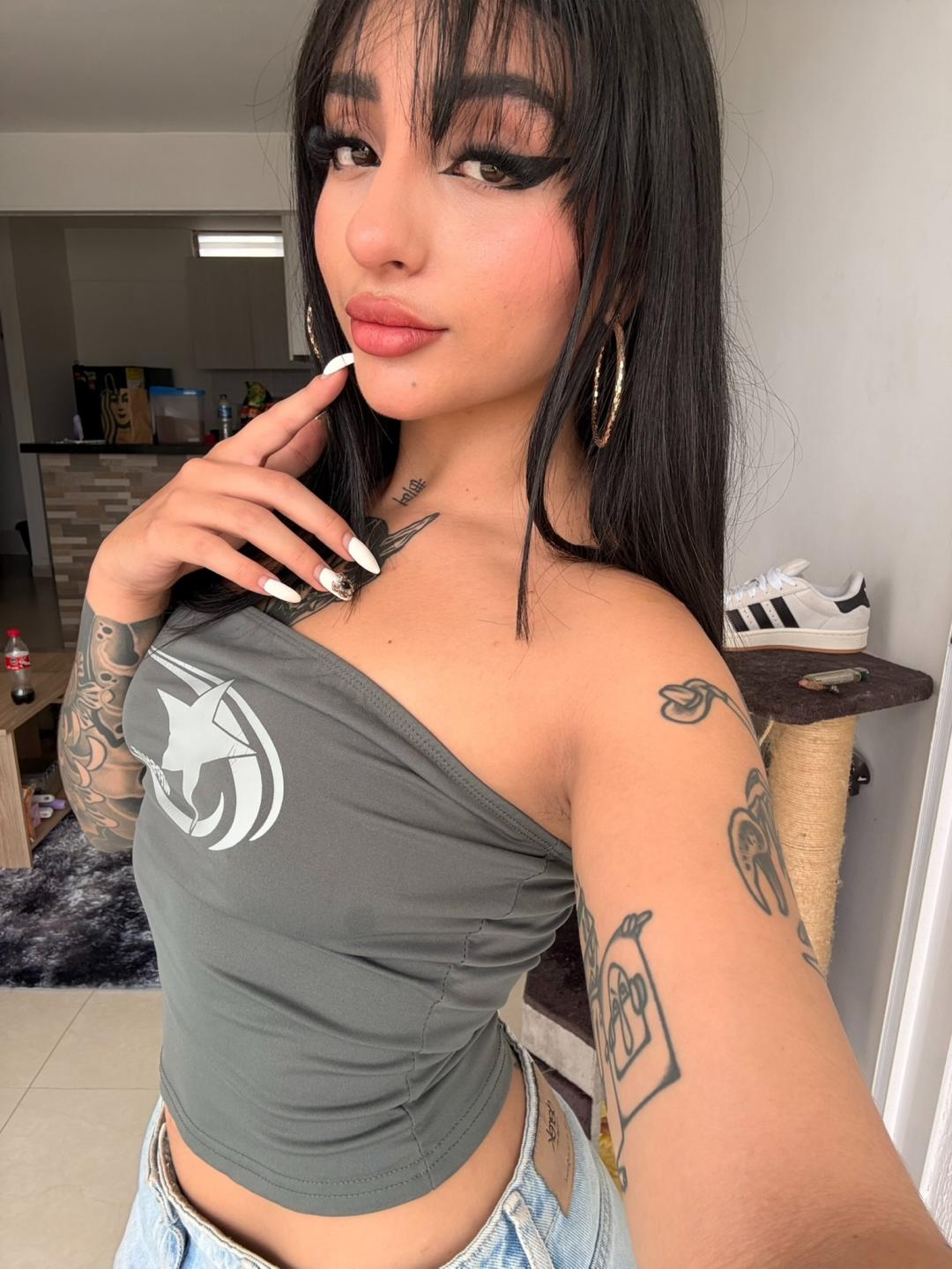 webcam model ScarletFeline from XloveCam webcam model ScarletFeline from XloveCam