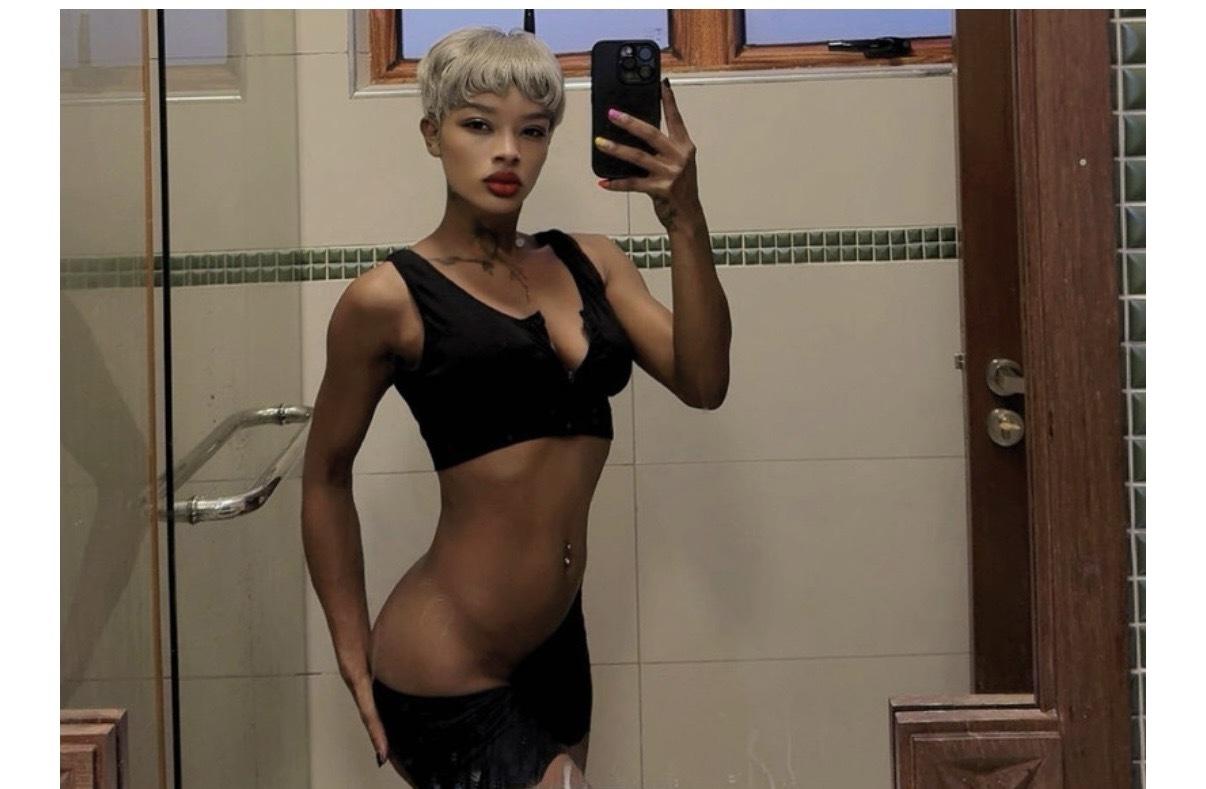webcam model Halinah from XloveCam webcam model Halinah from XloveCam