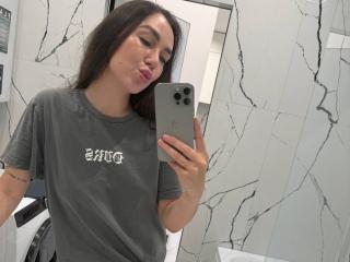AraiaSheri Webcam Porno Live - Photo 7/21