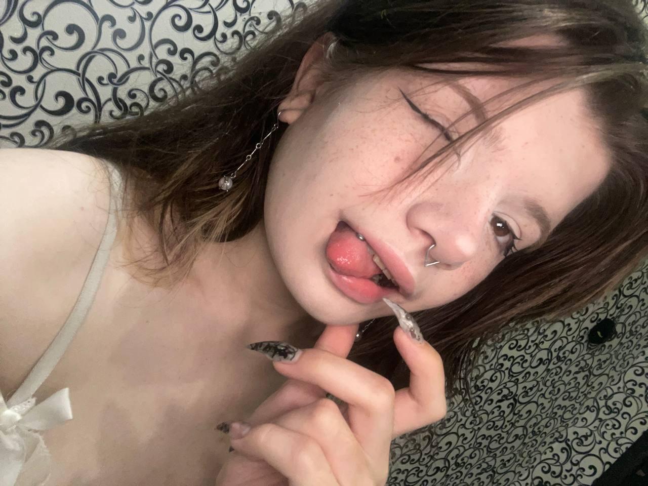 webcam model MarlaRotan from XloveCam webcam model MarlaRotan from XloveCam