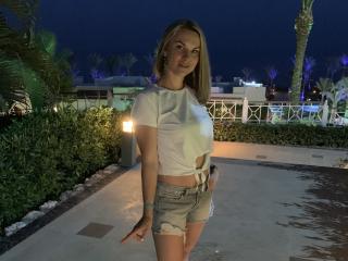 BelleLisaG Live Cam Porn - Photo 15/21