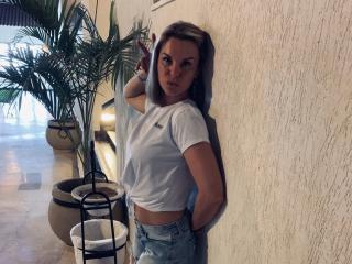 BelleLisaG Live Cam Porn - Photo 8/21