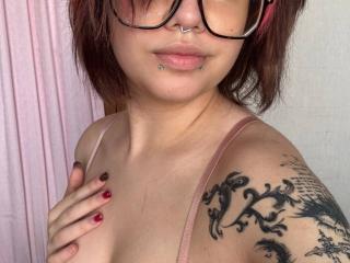 ShanonCare Blowjob XXX Cams - Photo 10/21