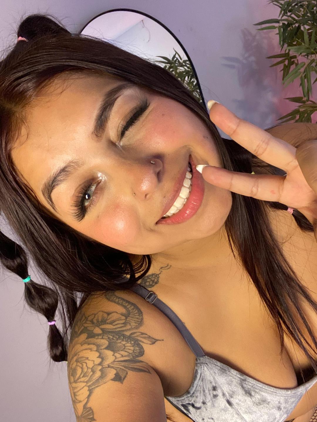 webcam model SammyOwenss from XloveCam webcam model SammyOwenss from XloveCam