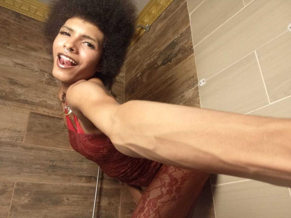 VioletSalvatore — live cam photo 2
