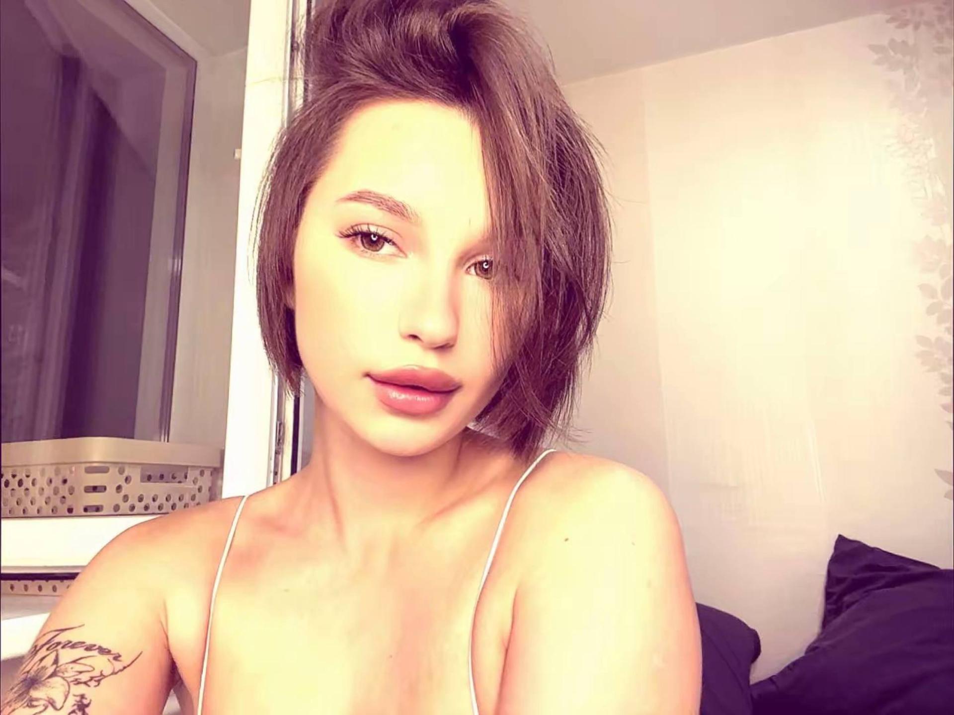 webcam model DarceyHeindl from XloveCam webcam model DarceyHeindl from XloveCam