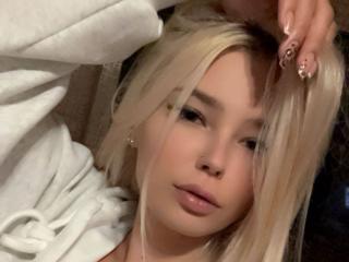 AdrieneDegennaro Webcam Porno Live - Photo 9/21