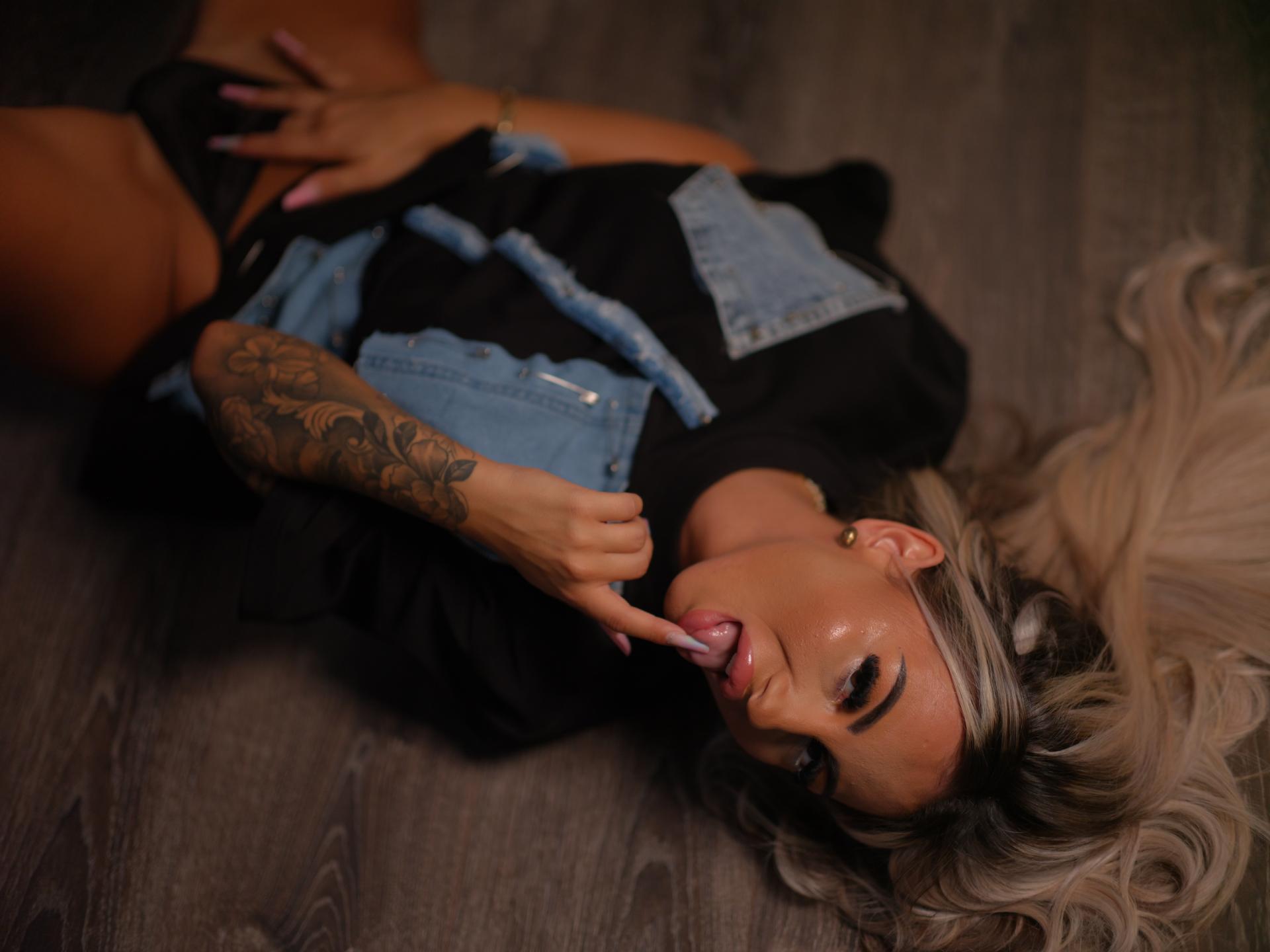 webcam model CelineDian from XloveCam webcam model CelineDian from XloveCam