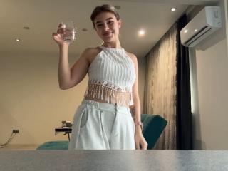 SlyviaCoffen Blowjob XXX Cams - Photo 10/12