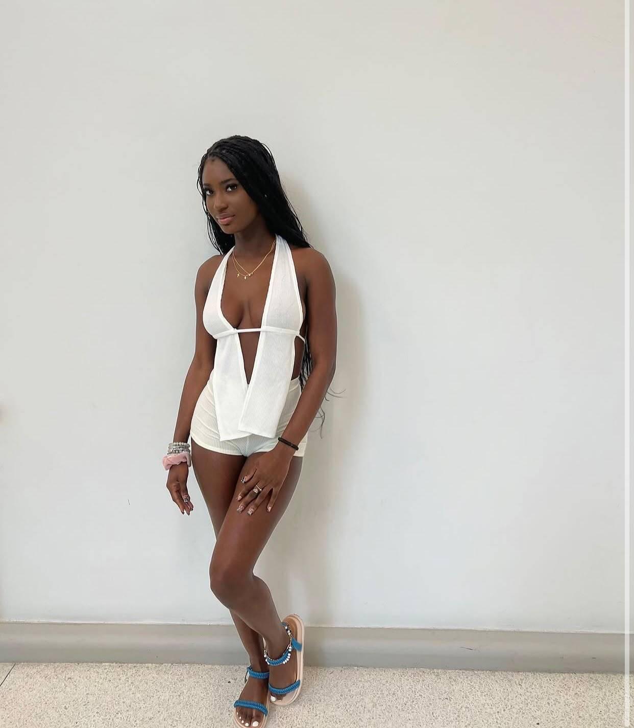 webcam model JuicyyMelanin from XloveCam webcam model JuicyyMelanin from XloveCam