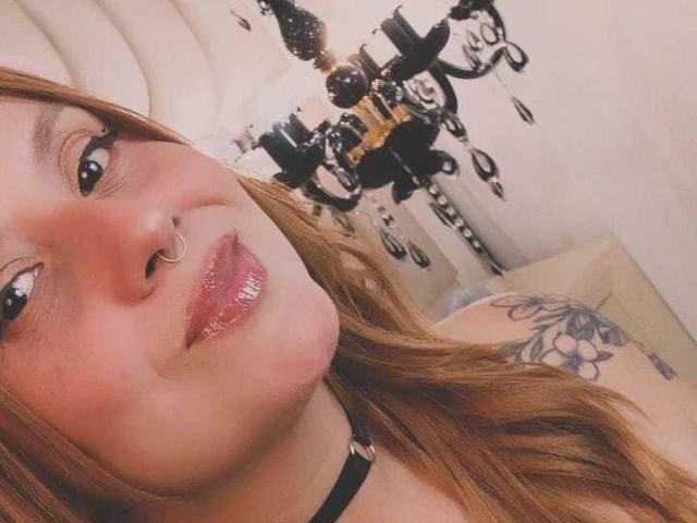 PauleetteRoux — live cam photo 6
