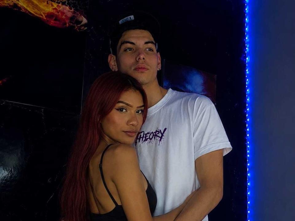 LuxeCouple — live cam photo 1