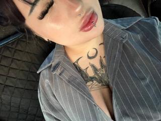 LynnaMitton - Live sex cams model