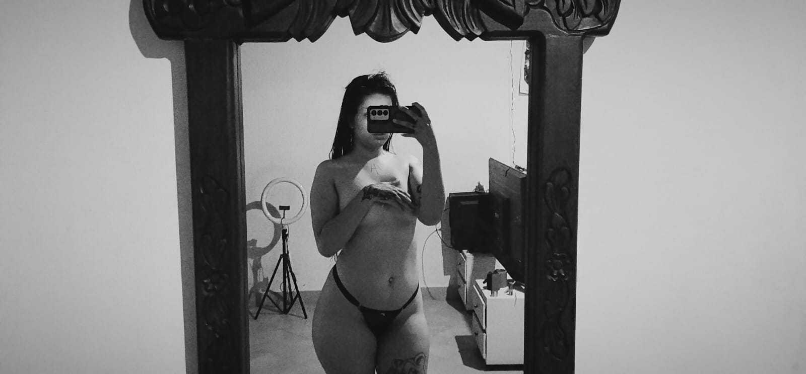 webcam model HelenaMorningstar from XloveCam webcam model HelenaMorningstar from XloveCam