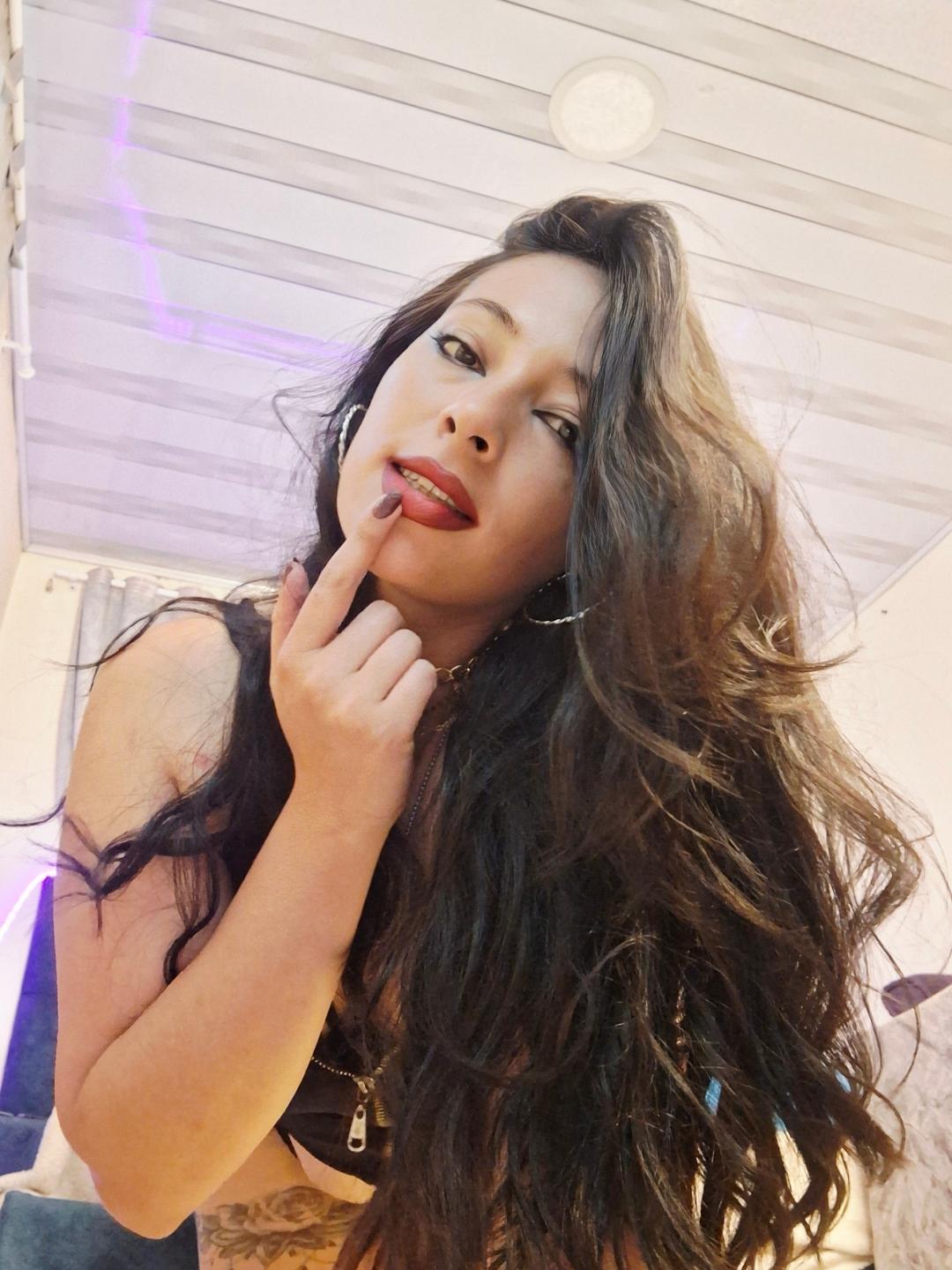 webcam model GiaGold from XloveCam webcam model GiaGold from XloveCam