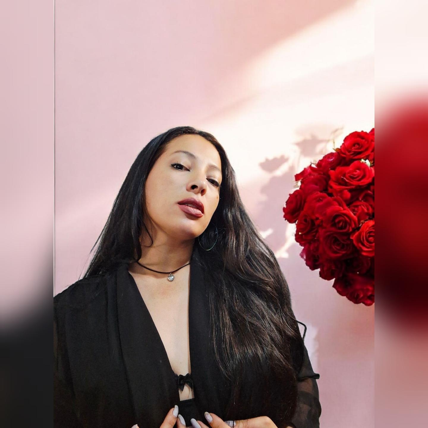 webcam model GiaGold from XloveCam webcam model GiaGold from XloveCam