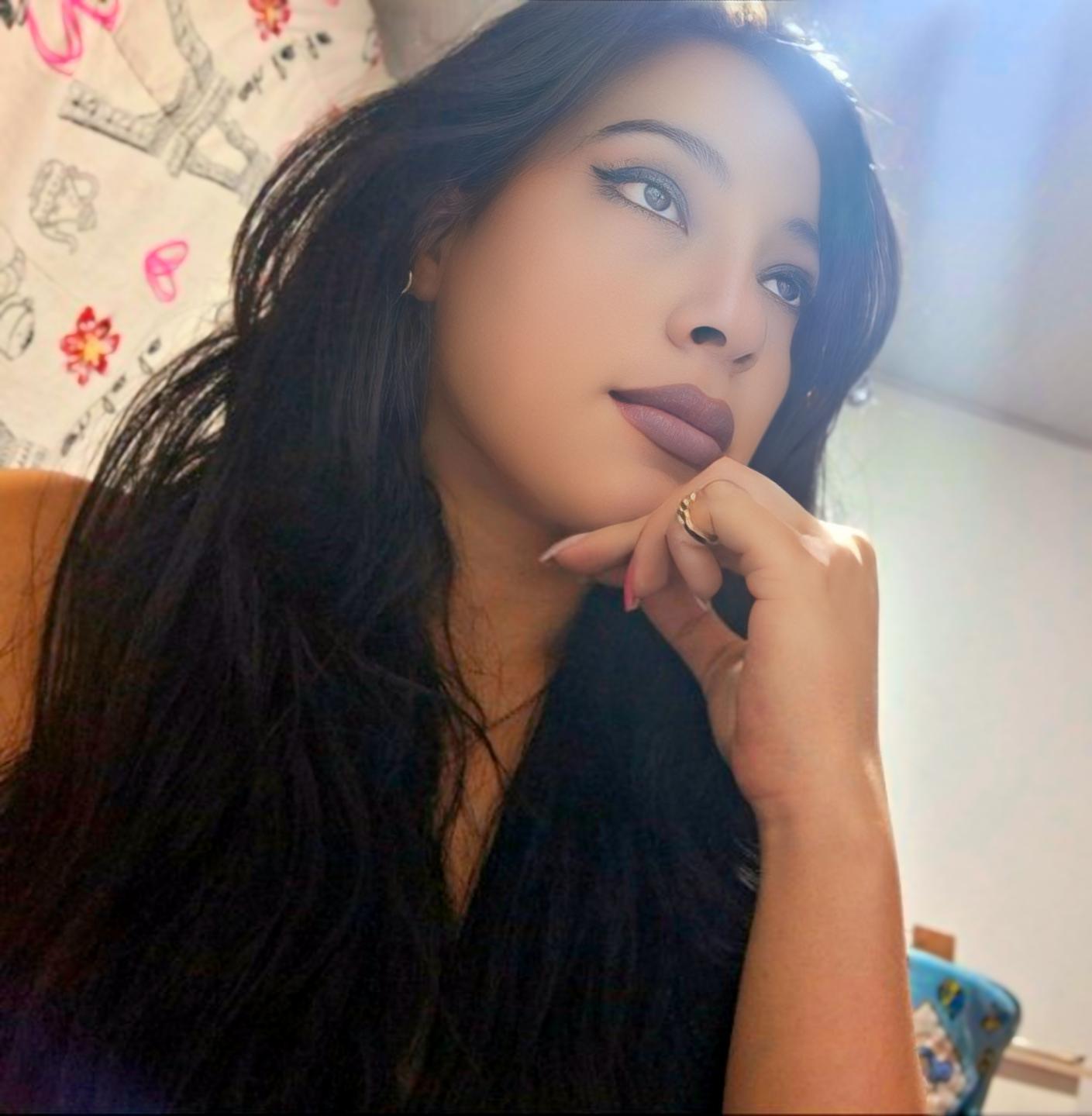 webcam model GiaGold from XloveCam webcam model GiaGold from XloveCam