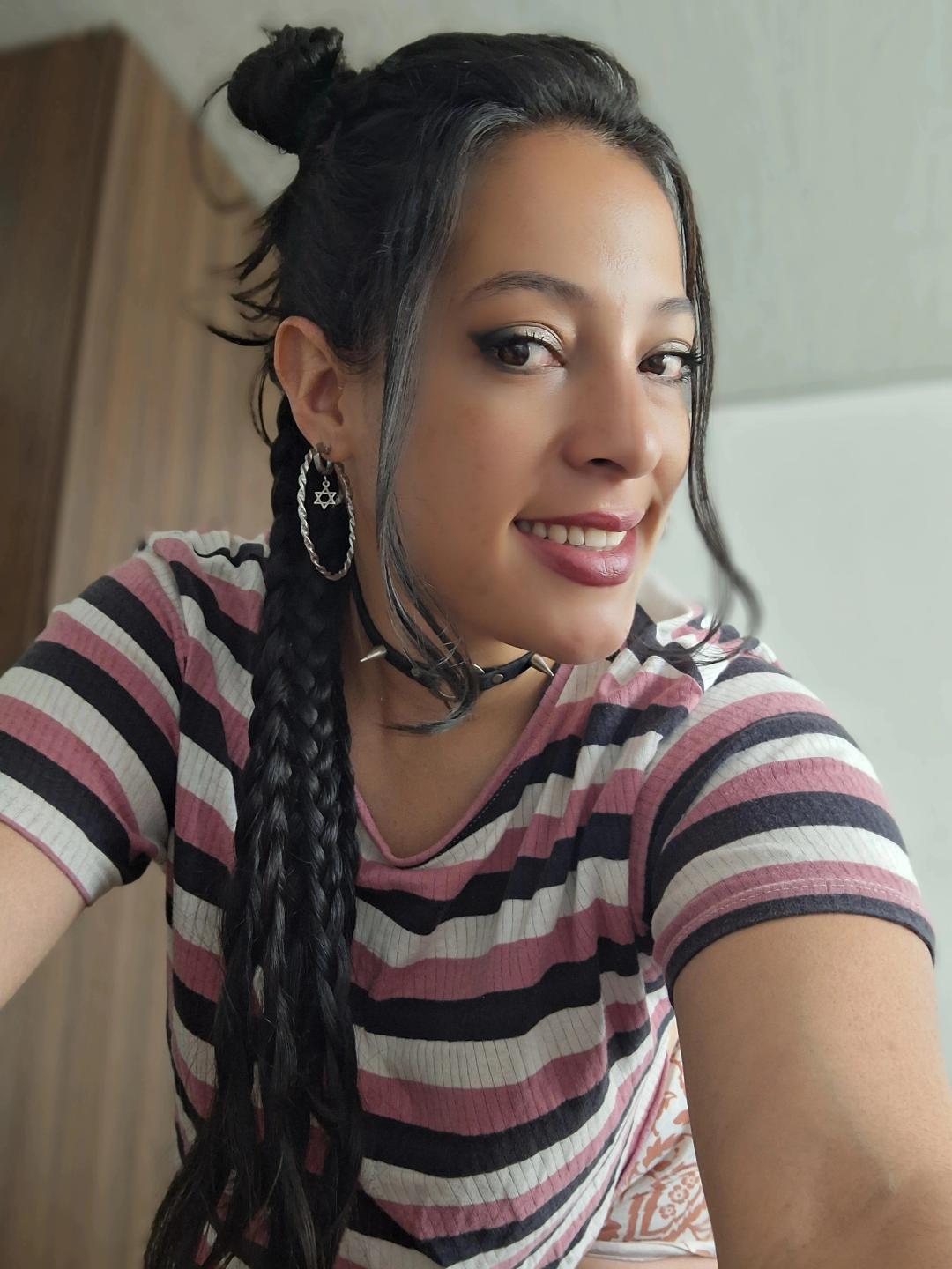 webcam model GiaGold from XloveCam webcam model GiaGold from XloveCam