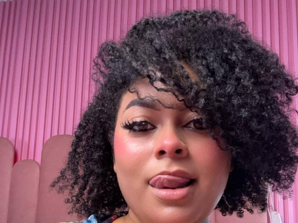 ElizabethBloom — live cam photo 1