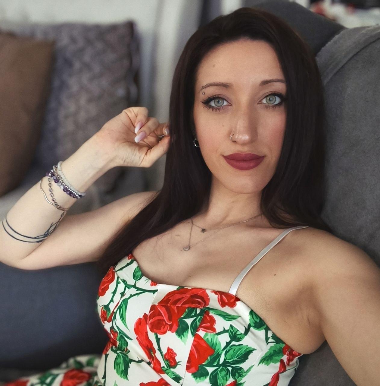 webcam model RubbyVance from XloveCam webcam model RubbyVance from XloveCam