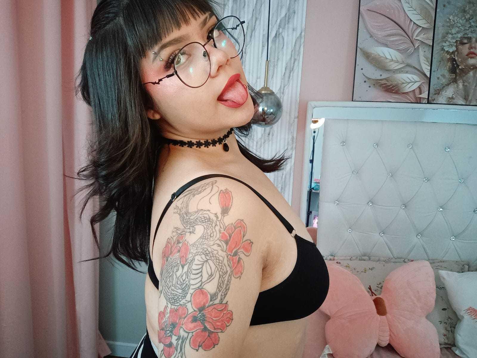 webcam model AnneStonee from XloveCam webcam model AnneStonee from XloveCam