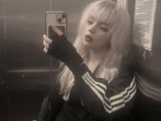 CarmeliaPratten Webcam Sex Direct - Photo 12/21