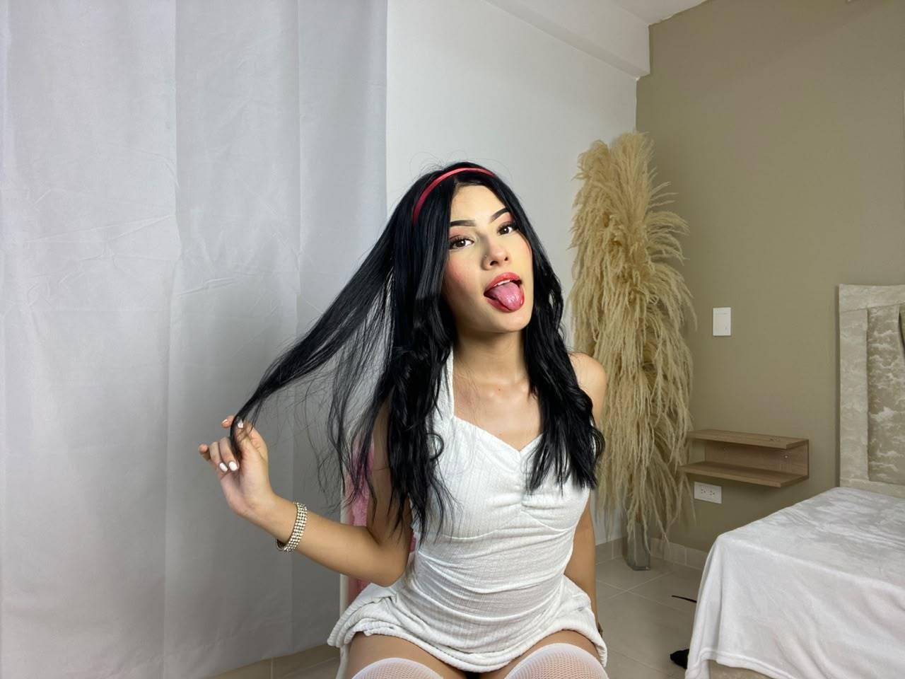 webcam model AsunaDiLucas from XloveCam webcam model AsunaDiLucas from XloveCam