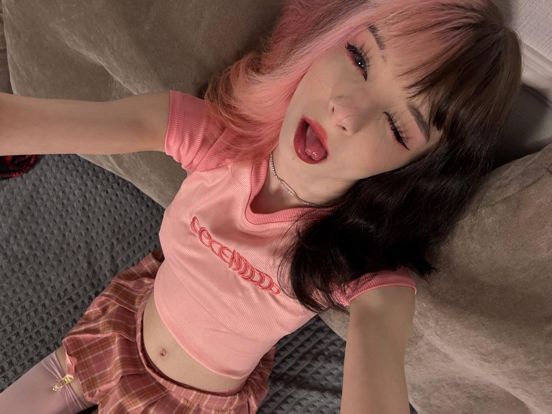 webcam model ChangCaddle from XloveCam webcam model ChangCaddle from XloveCam