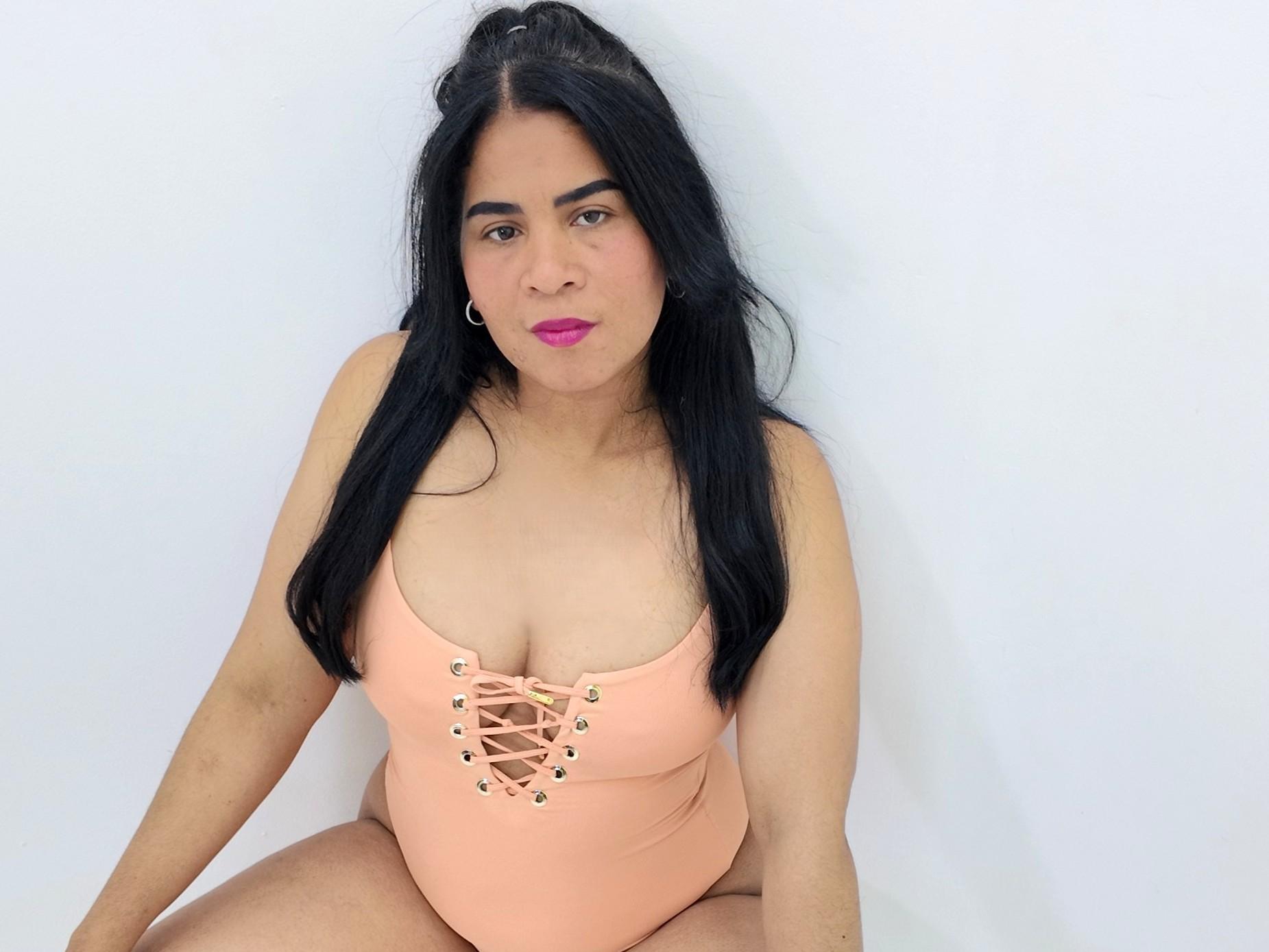 webcam model Rhouss from XloveCam webcam model Rhouss from XloveCam