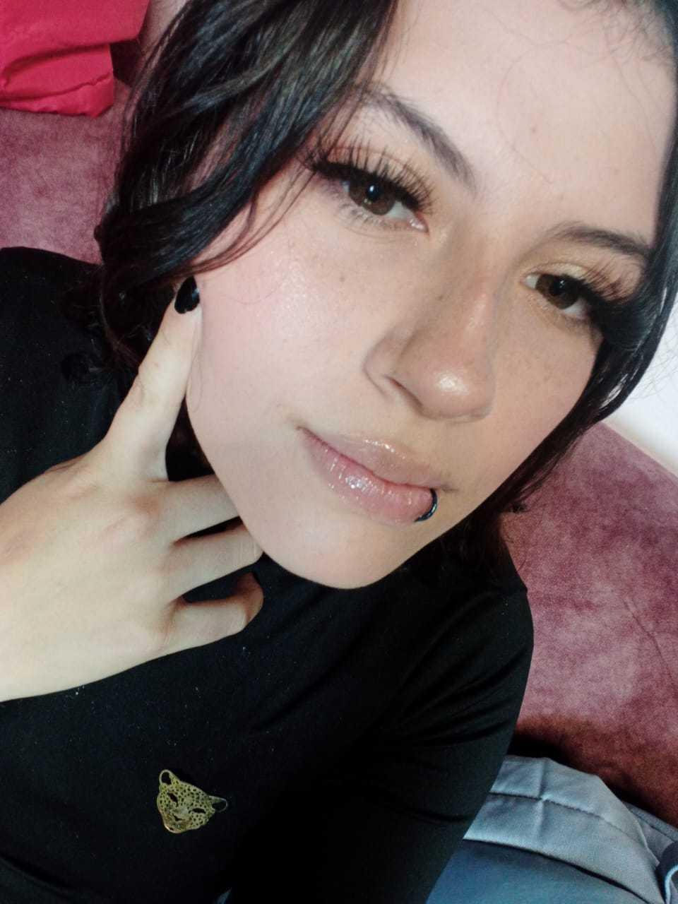 webcam model MaryCruzz from XloveCam webcam model MaryCruzz from XloveCam