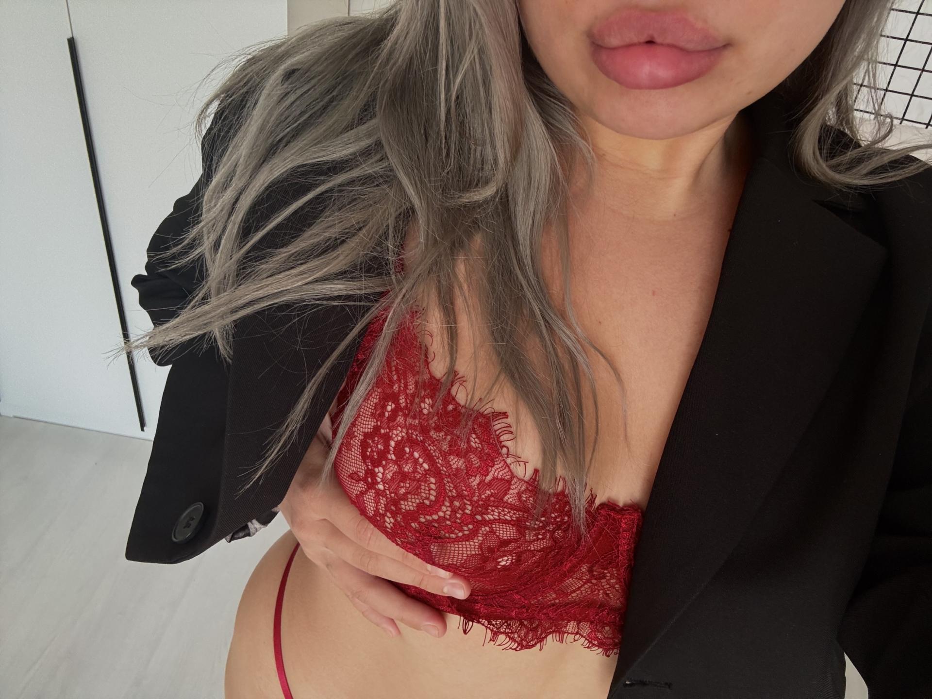 webcam model MagaretRanaudo from XloveCam webcam model MagaretRanaudo from XloveCam