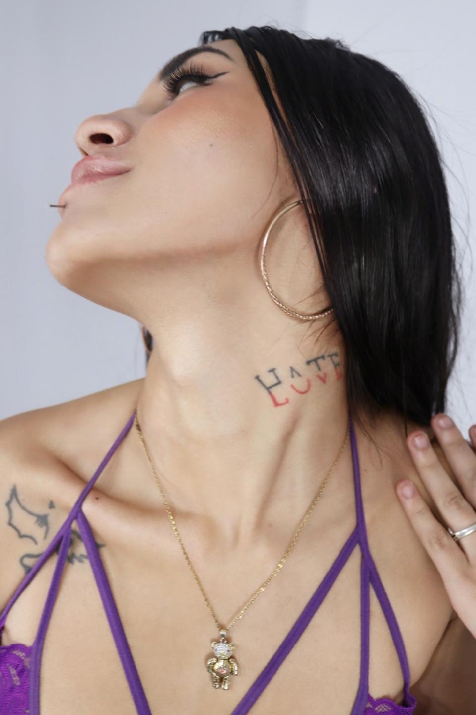 webcam model ShaneRousse from XloveCam webcam model ShaneRousse from XloveCam