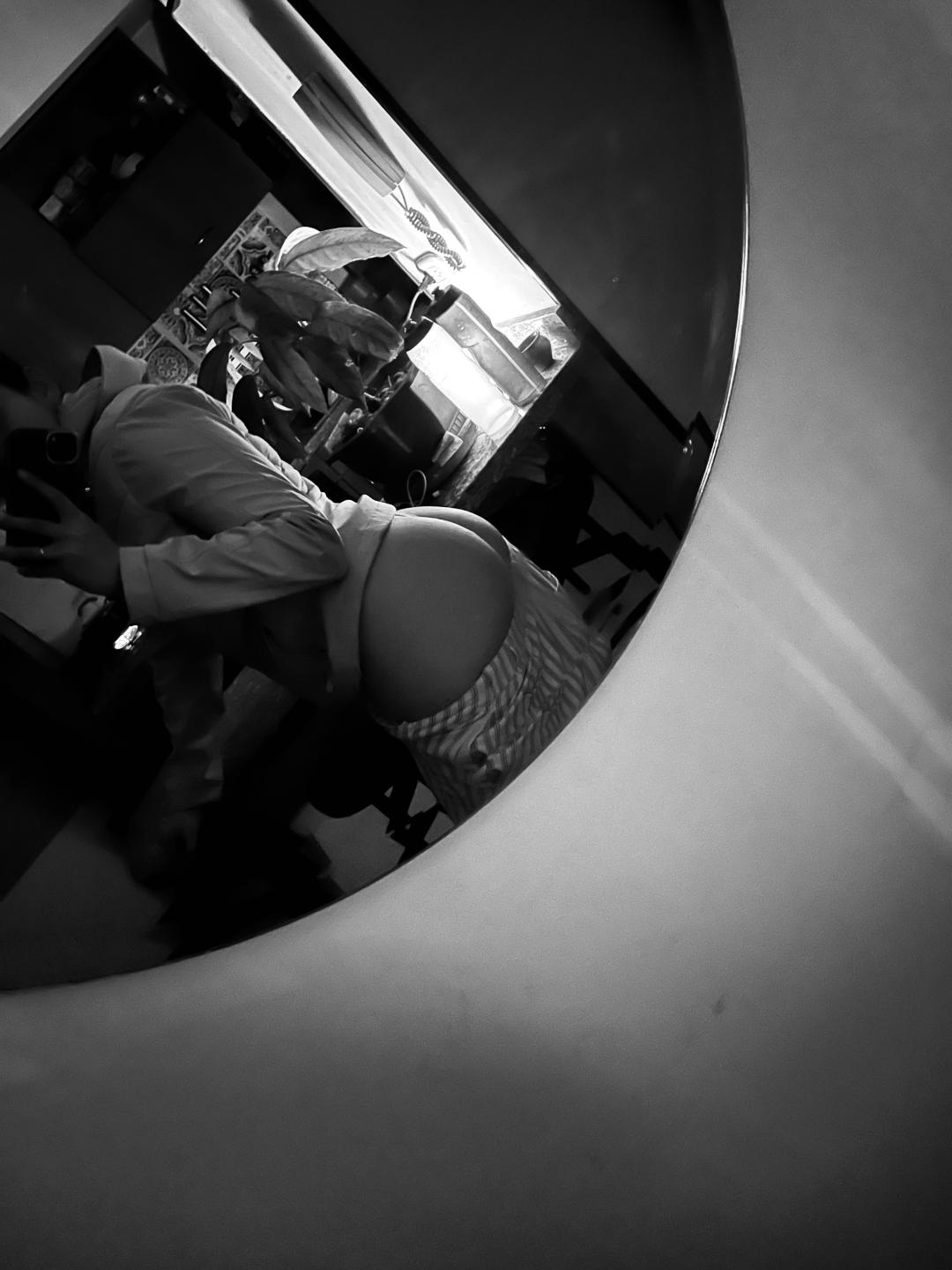 webcam model SujannaVarma from XloveCam webcam model SujannaVarma from XloveCam